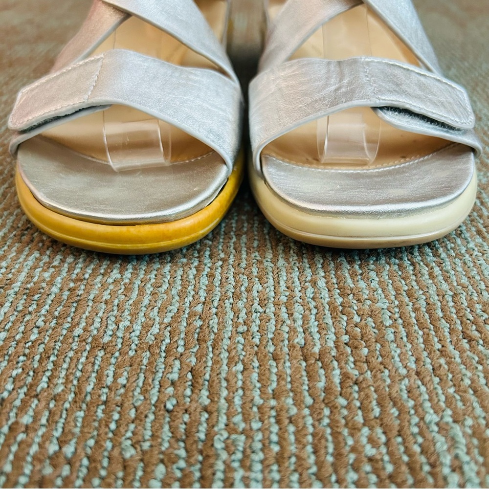 Ziera Silver Metallic Innes Open Toe Adjustable Flat Sandals, size 38 7.5 WIDE - Picture 3 of 11